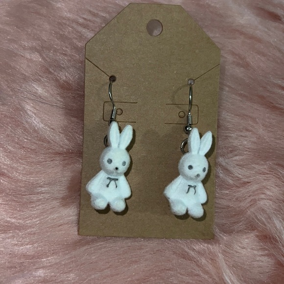 Felt rabbit earrings, fuzzy bunny earrings white and silver nickel free - Picture 1 of 6